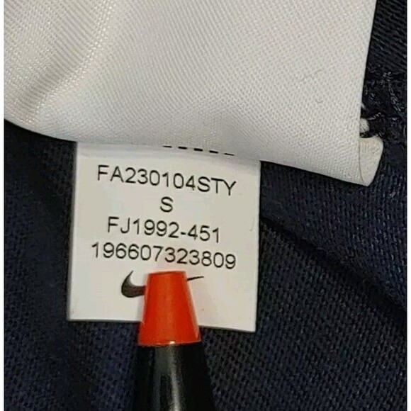 NWT Nike PUMAS UNAM Embroidered Logo Mens Short Sleeve Loose Fit T-Shirt Small - Picture 9 of 12